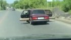 Пензенец перевез рулон линолеума на ВАЗе и развеселил других водителей