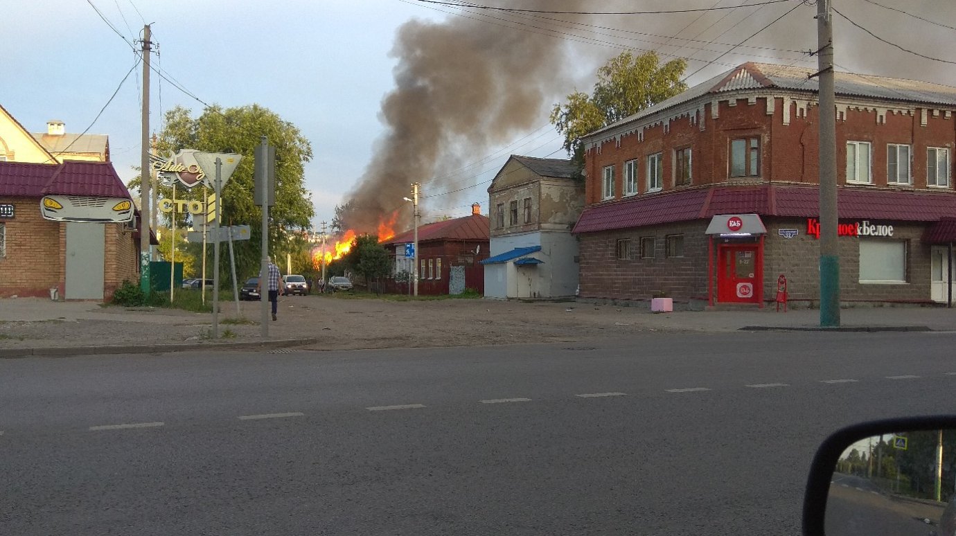 Нежилой дом на Пензе-III тушили 23 пожарных