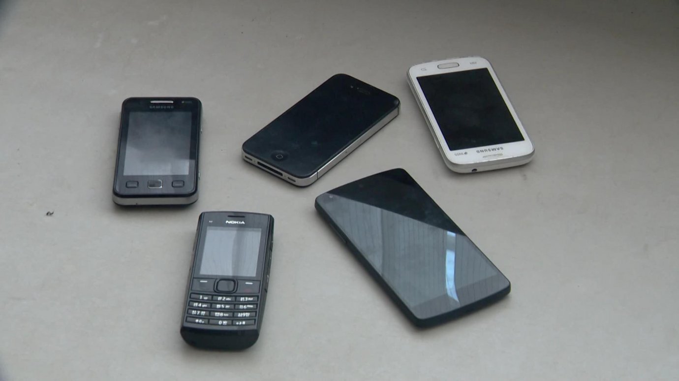 Пензенцы высказались об ограничении использования мобильных в школе