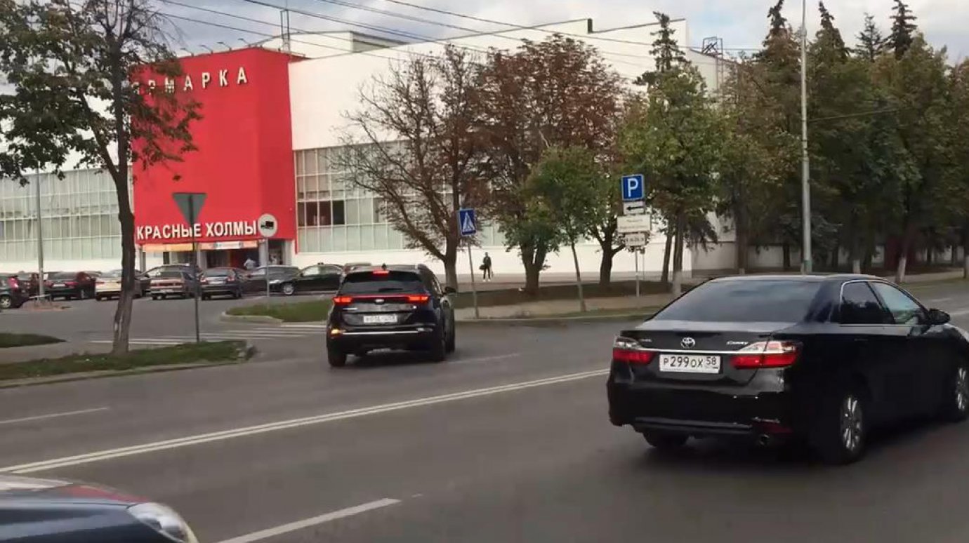В Пензе на улице Суворова водитель Kia поторопился в торговый центр