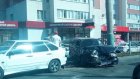 В центре Пензы ВАЗ-2114 после столкновения с машиной влетел в ограду