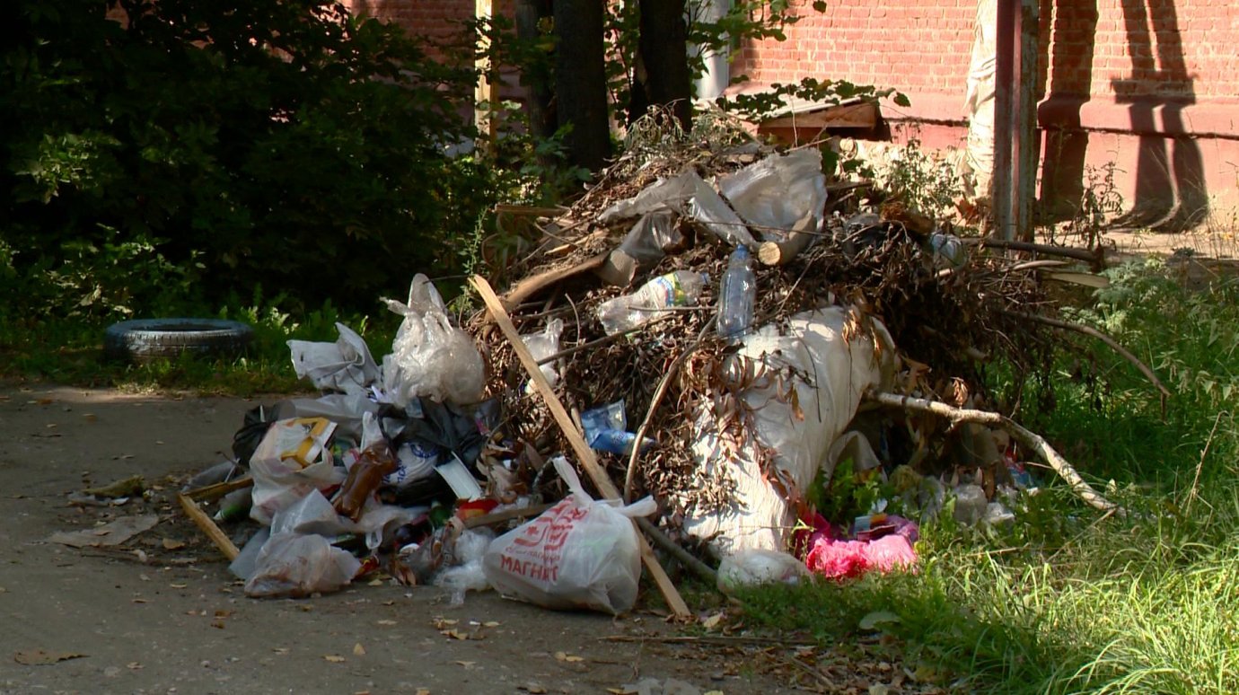 На улице Леонова рабочие не убрали мусор после капремонта
