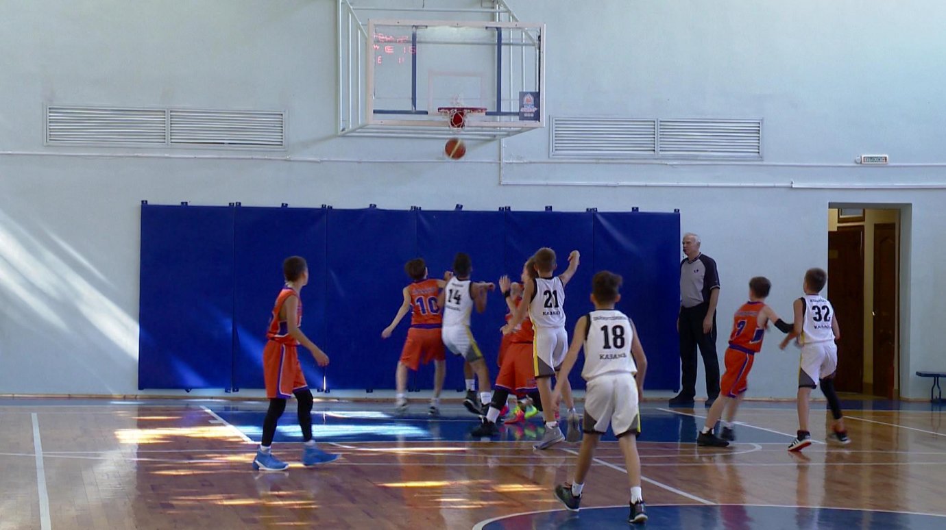 Юные баскетболисты соревнуются на открытом первенстве Пензы