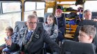 Губернатор покатался на школьном автобусе и вспомнил детство