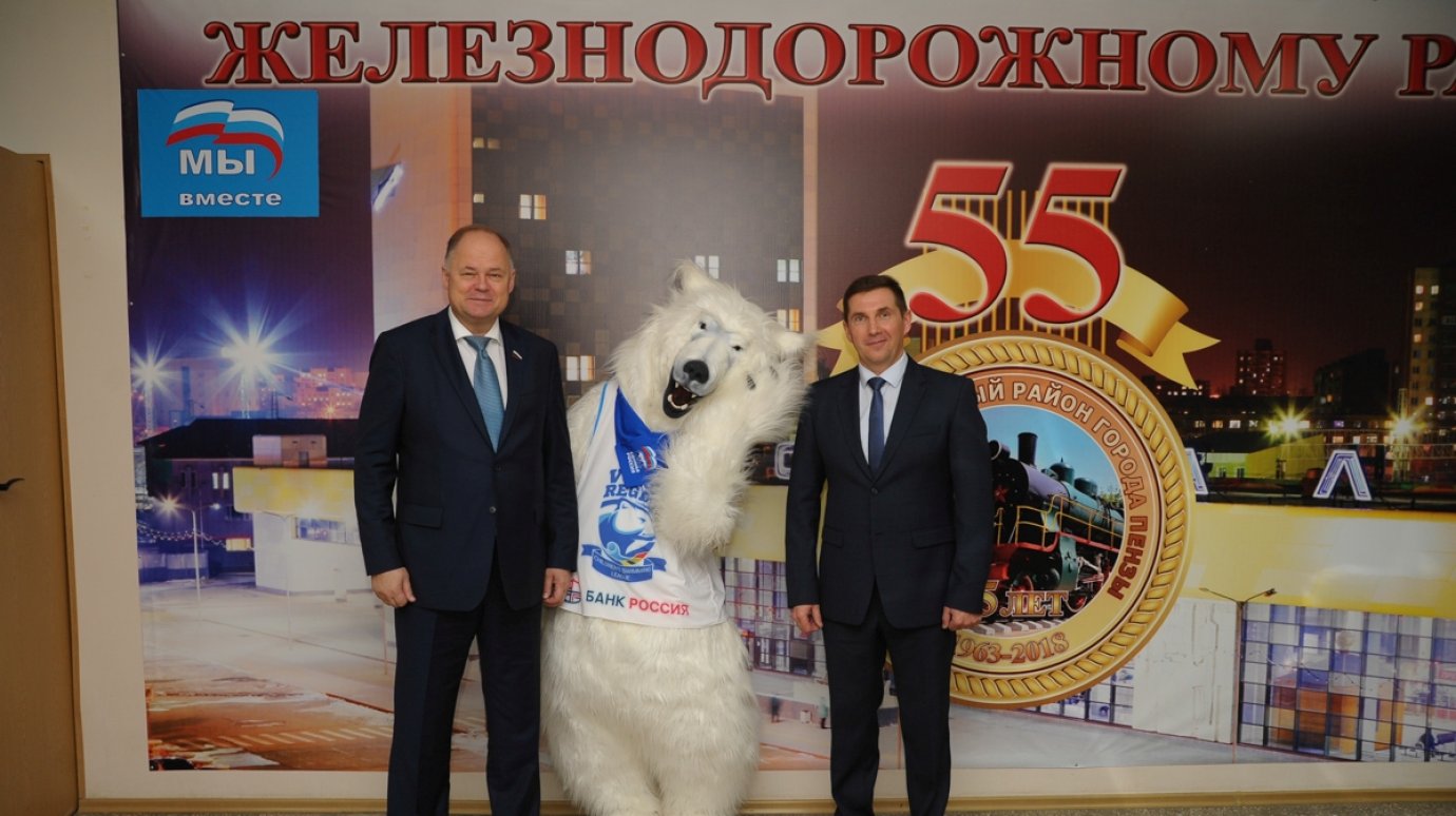 Вадим Супиков поздравил активистов с Днем пожилого человека