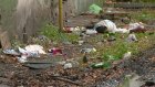 Жители Заводской, 15, выбрасывают мусор прямо себе под окна