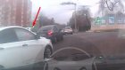 На ул. Калинина водитель Renault выстрелил в машину автолюбительницы