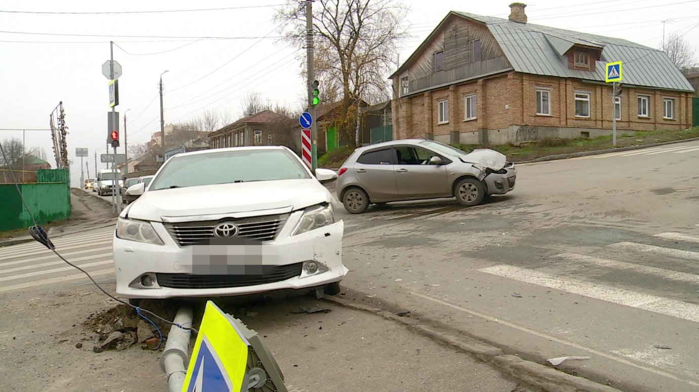 Автоледи устроила ДТП на перекрестке улиц Красной и Кураева