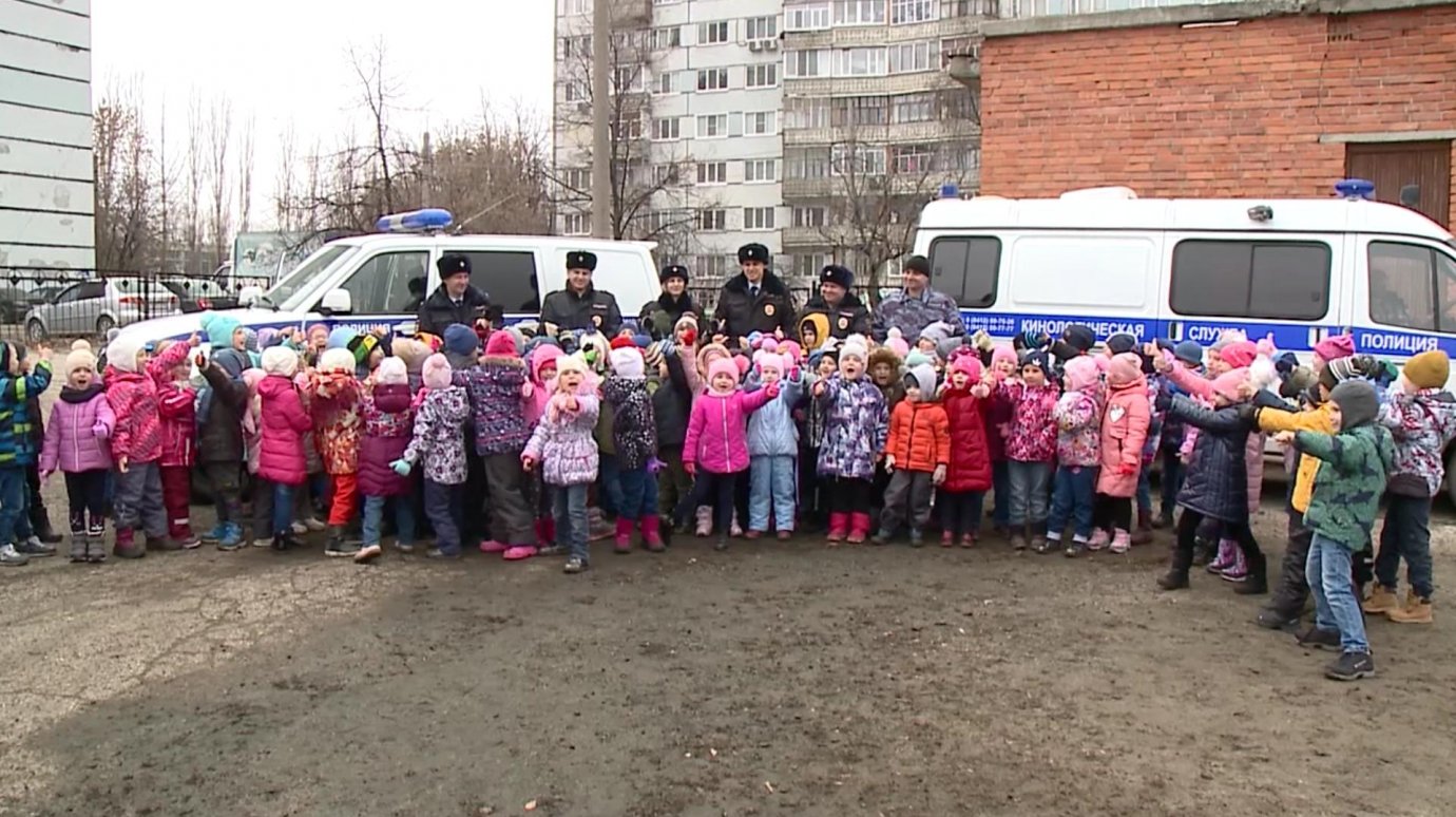 Полицейские провели игры и конкурсы с пензенскими малышами