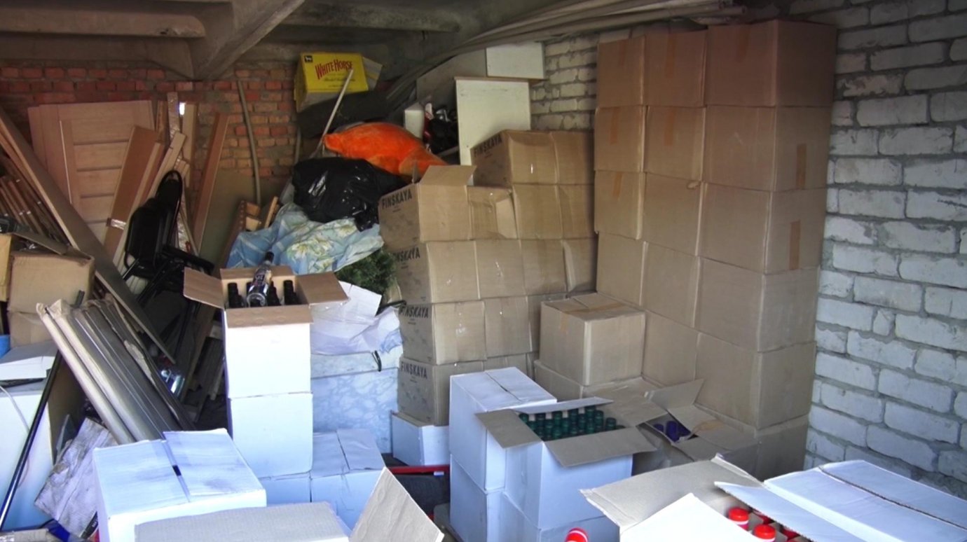 Полиция изъяла у пензенца более 1 000 литров контрафактного алкоголя