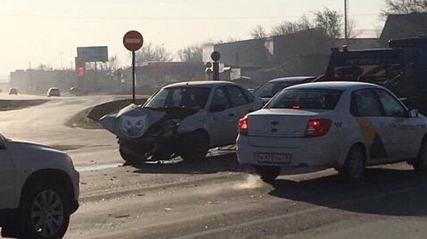 В Кривозерье случилось очередное ДТП с автомобилем «Яндекс.Такси»