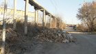 Автовладельцы в проезде Баумана высыпали на дороге строительный мусор