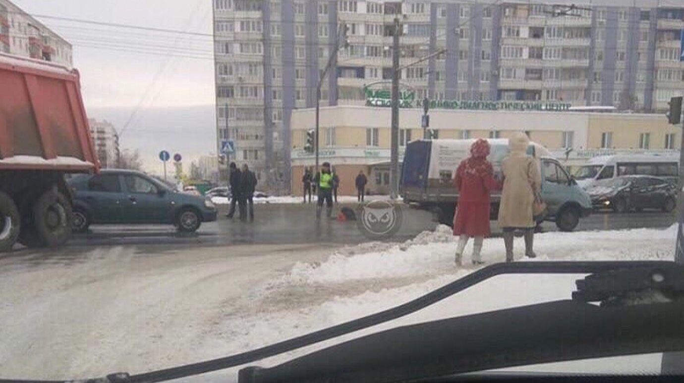 В Пензе на улице Терновского грузовик насмерть сбил пешехода