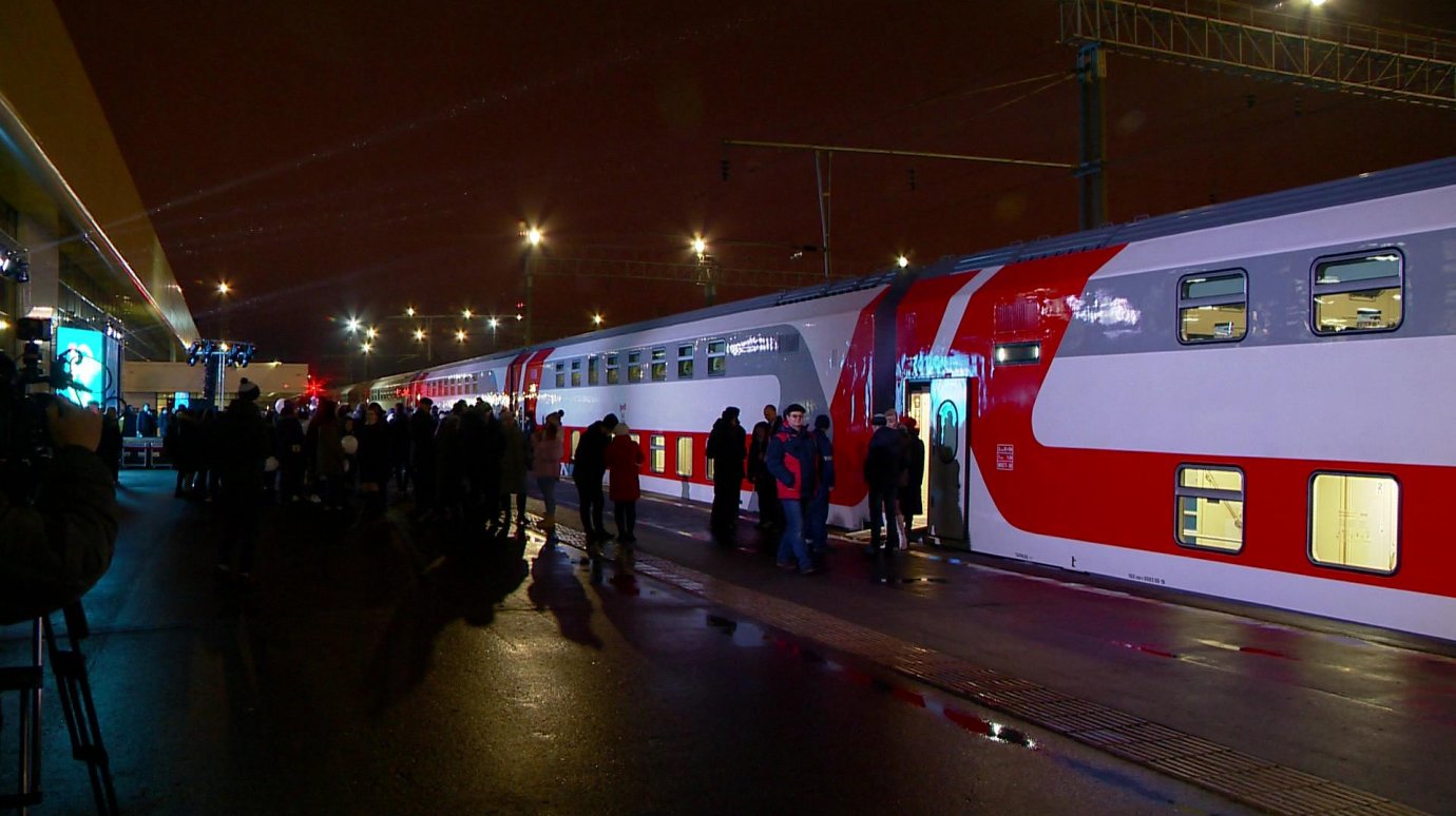 Из Пензы в Москву отправился двухэтажный поезд «Сура»