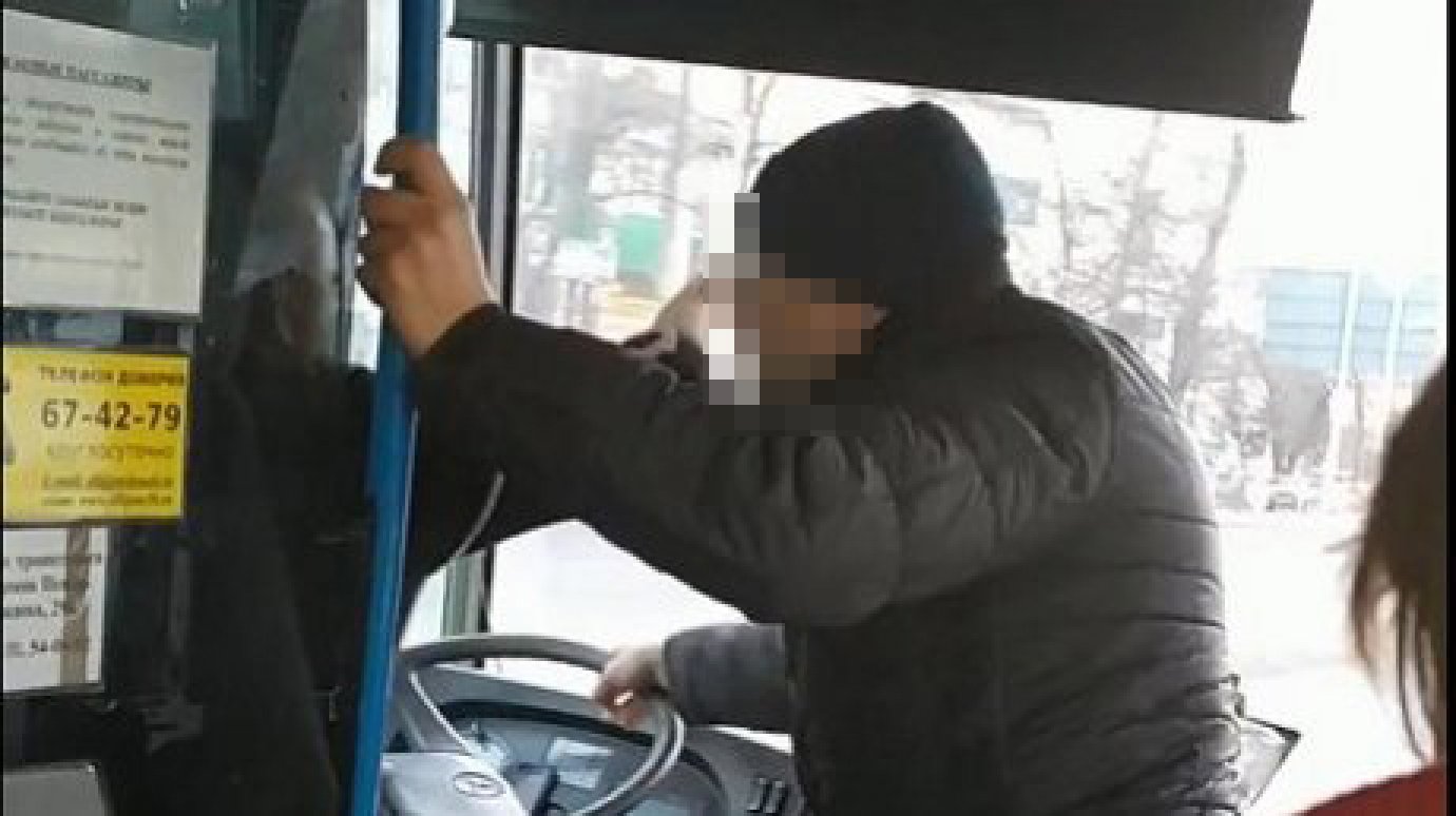В Пензе водитель мультивэна устроил скандал шоферу автобуса