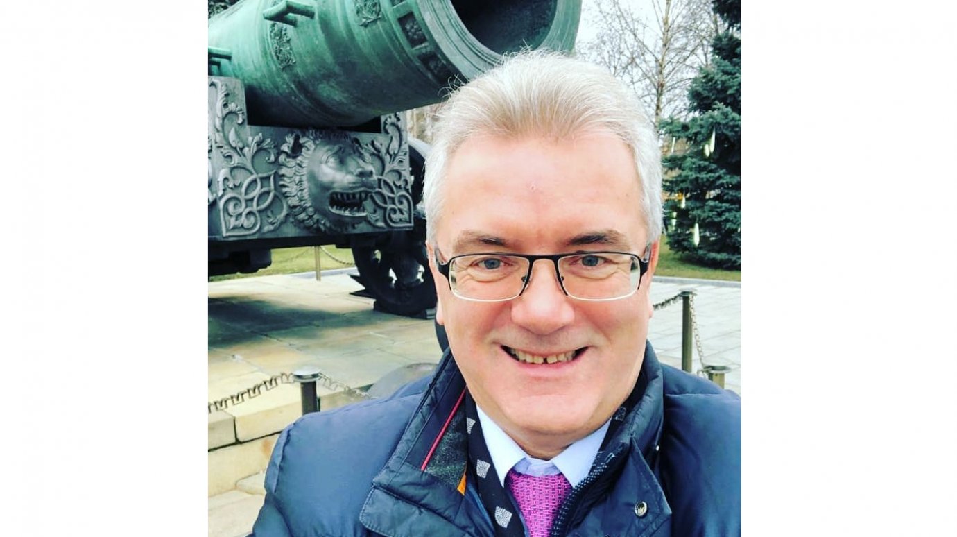 Иван Белозерцев сделал селфи на фоне Царь-пушки в Москве