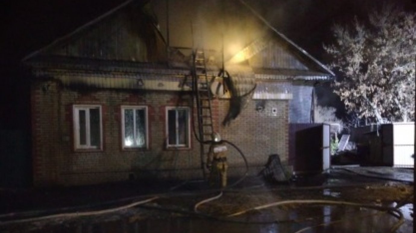 Причины смертельного пожара в Кузнецке устанавливают следователи