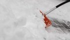 В Пензе 77 рабочих вышли на ручную уборку снега в районах города