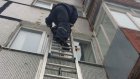 В Пензе спасатель проник в квартиру пенсионерки через кухонное окно