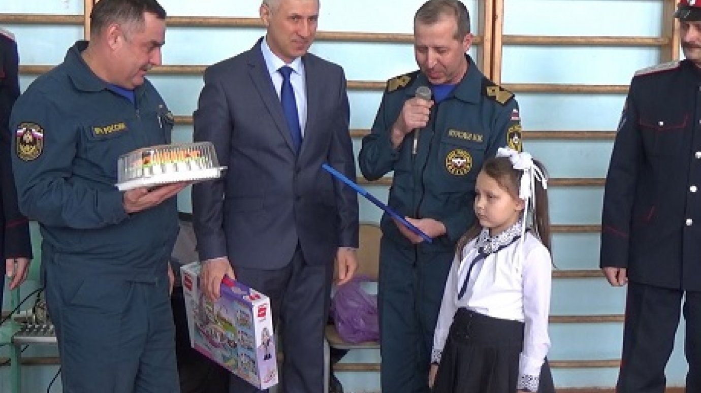 В Колышлейском районе семилетнюю школьницу наградили за спасение брата