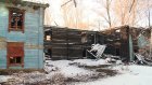 Жители улицы Карпинского требуют сноса частично сгоревшего здания