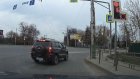 На ул. Луначарского водитель за минуту дважды нарушил ПДД