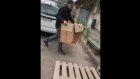 В Пензе мужчина подкинул коробку со щенками к порогу приюта