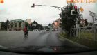 Видео: попавший в ДТП на Суворова скутерист ехал на красный
