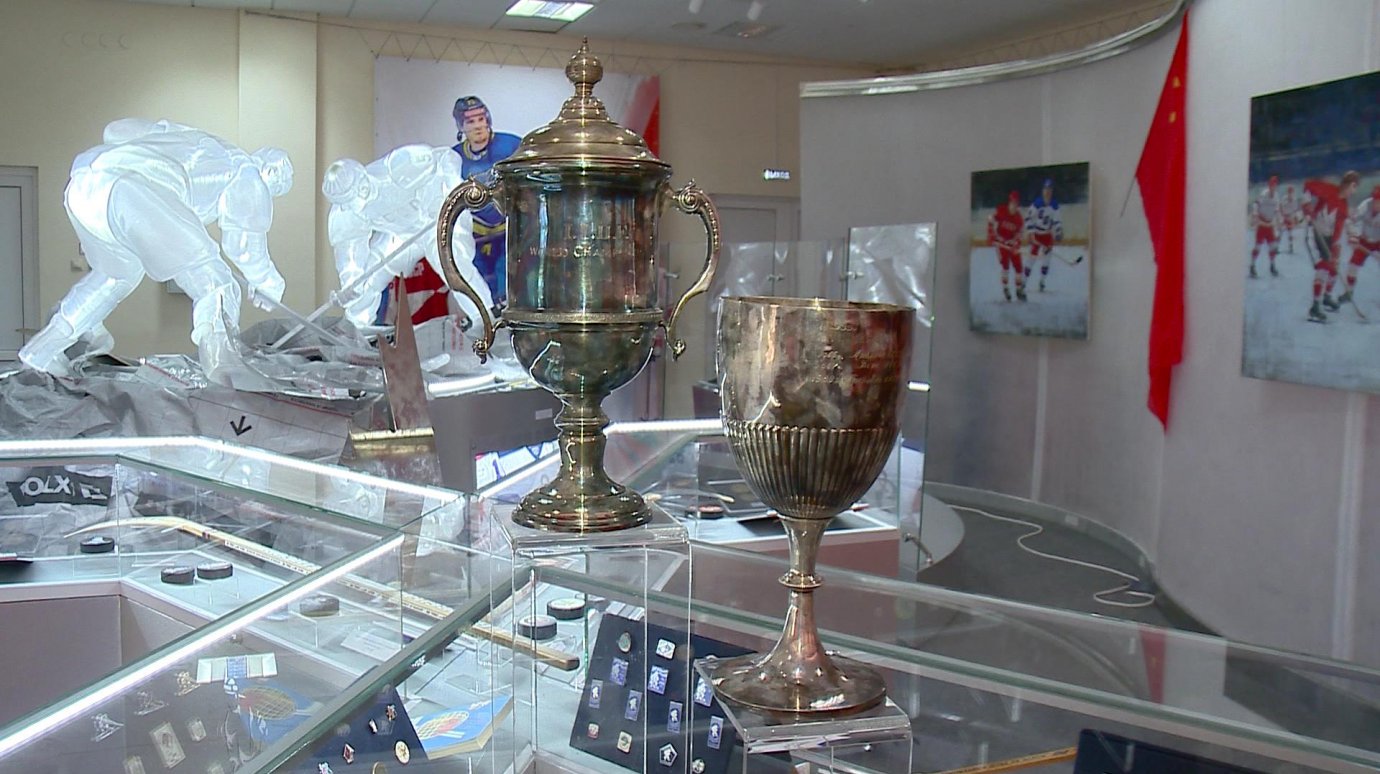 В пензенский музей спорта привезли кубки, завоеванные хоккеистами СССР