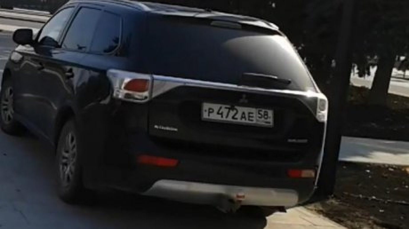 В Пензе оштрафовали водителя, припарковавшегося в сквере