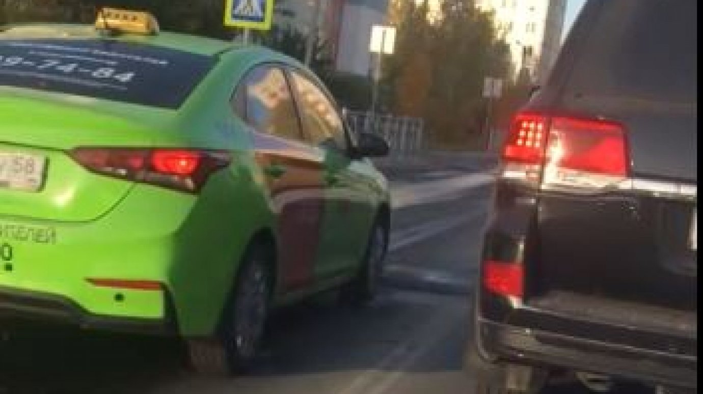 В Терновке водителей не смутила сплошная и пешеходный переход