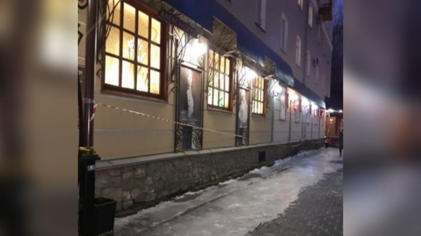 В Пензе возбудили дело о падении ледяной глыбы на ул. Володарского