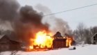 В Каменском районе огонь уничтожил деревянный дом