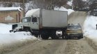 Грузовик и легковушка полностью перекрыли дорогу на улице Богданова