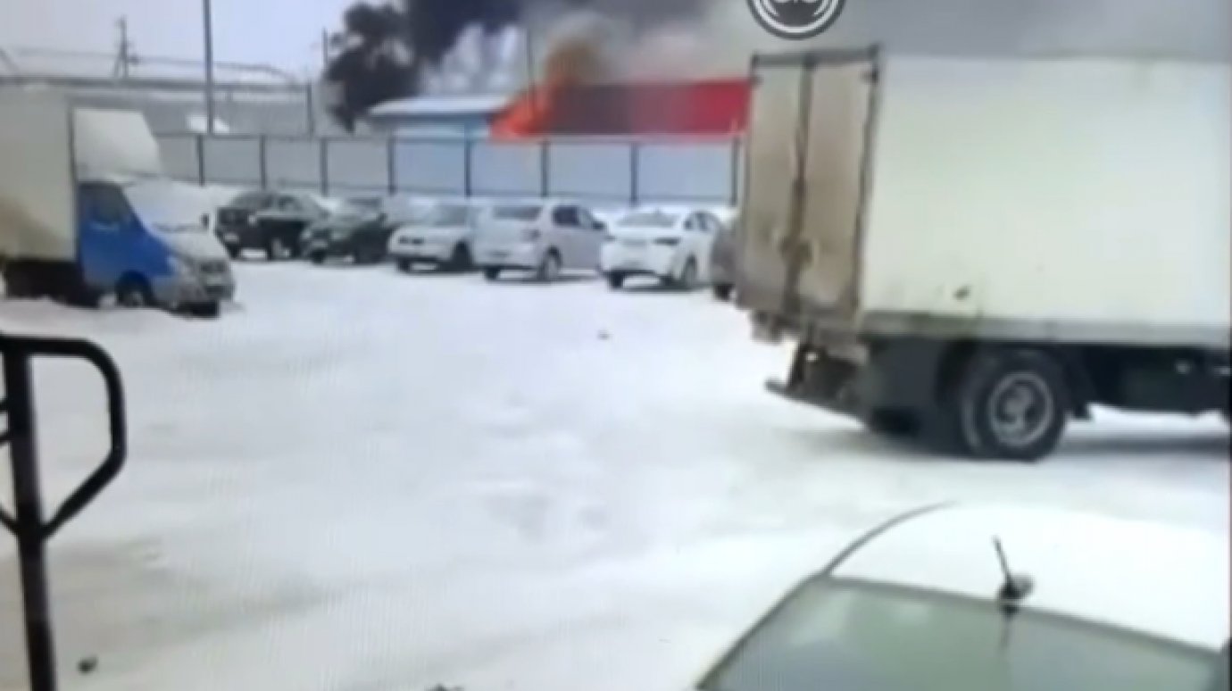 При пожаре на улице Совхоз Победа удалось спасти грузовик DAF