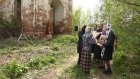 В селе Калинино совершили крестный ход вокруг полуразрушенного храма