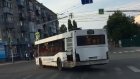 Короли дорог: на ул. Чехова водитель автобуса повернул на красный свет