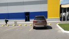 На пр-те Строителей водитель BMW припарковался не на  своем месте