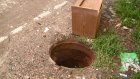 На улице Совхоз-техникум исчезла крышка колодца на тротуаре