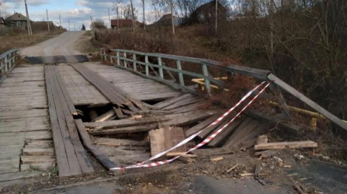 Село в области оказалось отрезано от мира из-за проблем с мостом