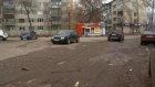 Дорога у дома на Островского, 12, давно требует ремонта