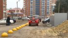 На улице Кижеватова разгорелся скандал из-за полусфер на дороге