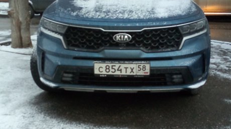 Водители приняли тротуар на Тернопольской за парковочную зону