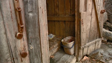 Пензенцев не устраивает уличный туалет в проезде Богданова