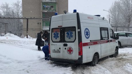 В Пензе автомобили скорой помощи вязнут в снегу