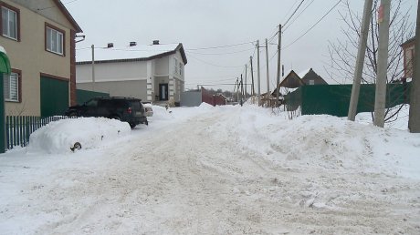 Жители нескольких улиц в Заре стали заложниками снега