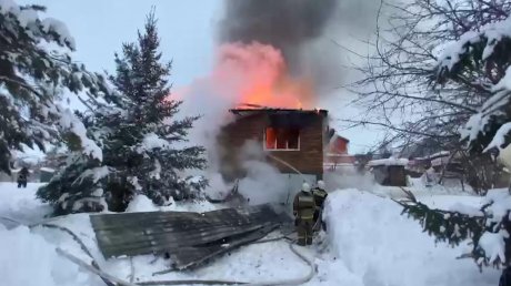 В Заре сосед спас женщину с ребенком из горящего дома