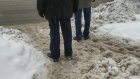 Пензенцы массово жалуются на снежную кашу у переходов