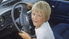 В России предложили запретить детям садиться за руль автомобиля