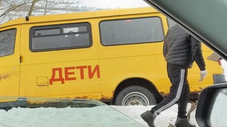 В Наровчатском районе школьный автобус слетел в кювет